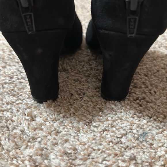NWOB Aerosoles Black Suede Ankle Boots With Ruffle Detail - Picture 5 of 7